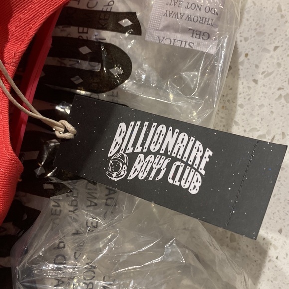 Never worn SnapBack - Picture 6 of 9